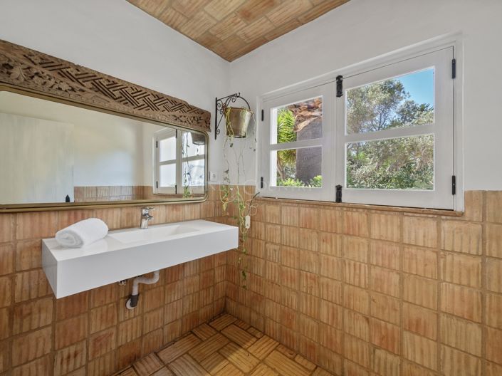 Image No.24-4 Bed Property for sale