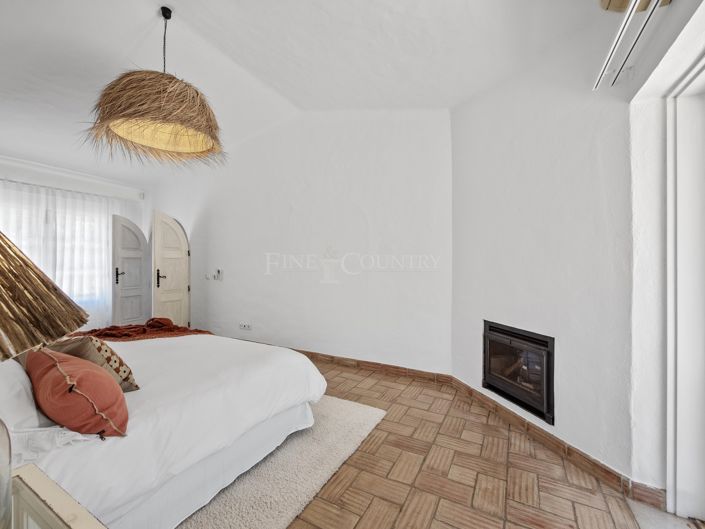 Image No.32-4 Bed Property for sale