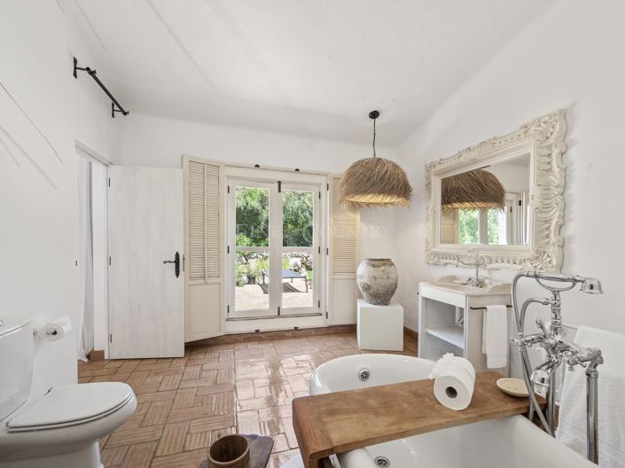 Image No.35-4 Bed Property for sale