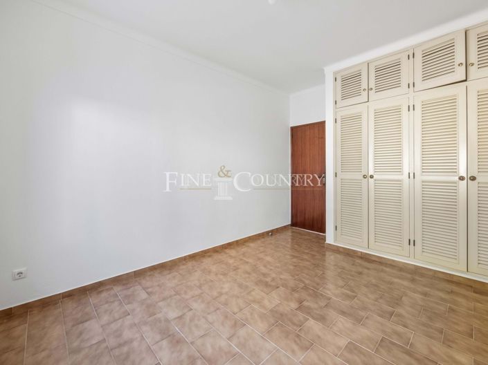 Image No.10-3 Bed Property for sale