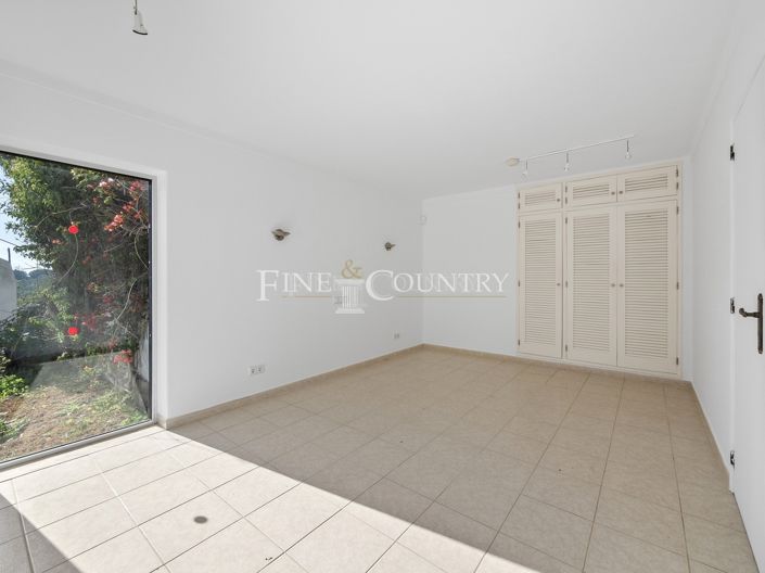 Image No.13-3 Bed Property for sale