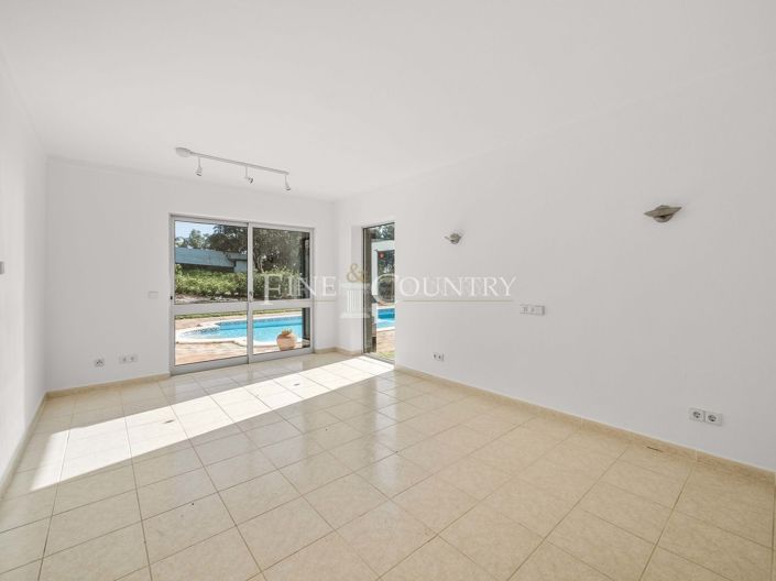 Image No.14-3 Bed Property for sale