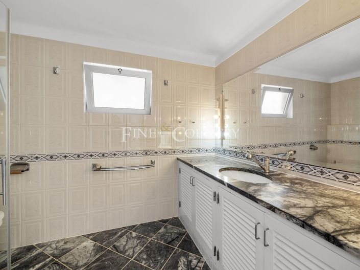 Image No.15-3 Bed Property for sale