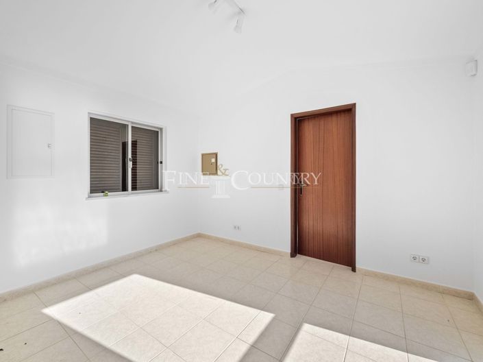 Image No.16-3 Bed Property for sale