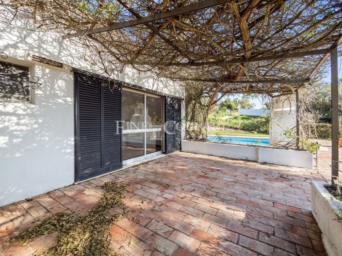 Image No.18-3 Bed Property for sale