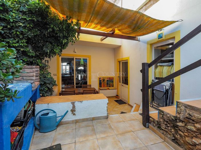 Image No.30-2 Bed Townhouse for sale