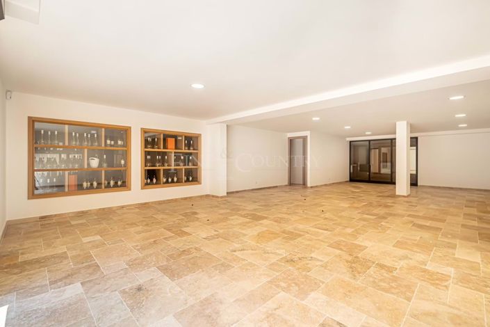 Image No.20-4 Bed Property for sale