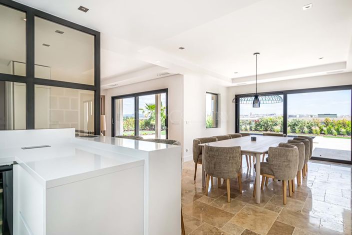 Image No.8-4 Bed Property for sale