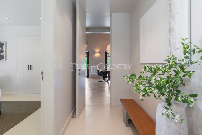 Image No.6-5 Bed Villa for sale