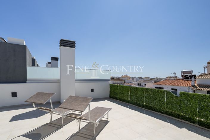 Image No.10-3 Bed Townhouse for sale