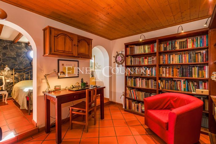 Image No.19-4 Bed Property for sale