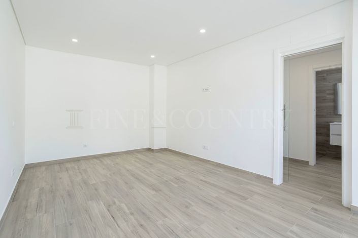 Image No.17-3 Bed Townhouse for sale