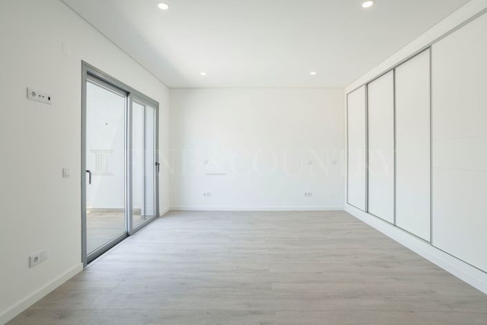 Image No.20-3 Bed Townhouse for sale