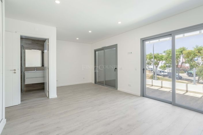 Image No.21-3 Bed Townhouse for sale