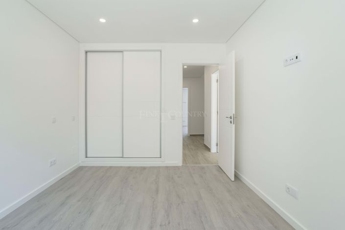 Image No.27-3 Bed Townhouse for sale