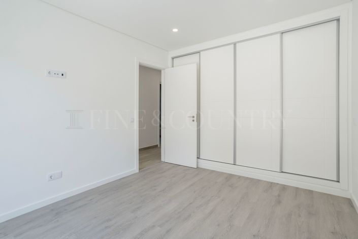 Image No.29-3 Bed Townhouse for sale