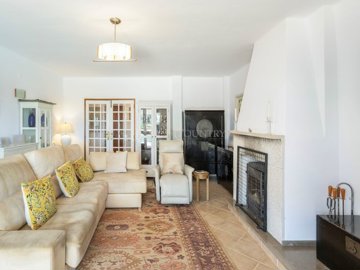 2104-353415-b952a8cbdbc2fd66601ce91bb265b9cce