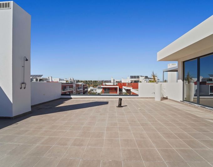 Image No.20-3 Bed Apartment for sale