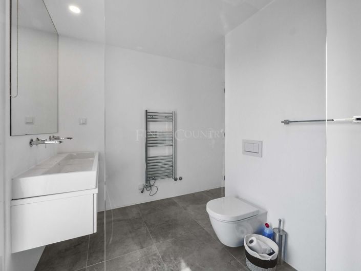 Image No.19-3 Bed Property for sale