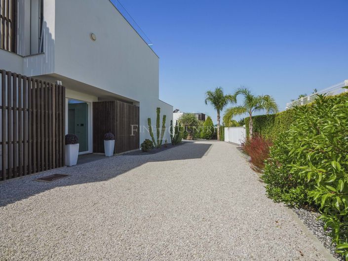 Image No.45-3 Bed Property for sale