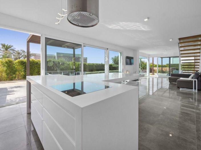 Image No.8-3 Bed Property for sale