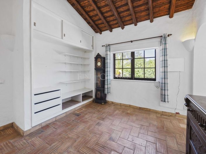 Image No.14-4 Bed Property for sale