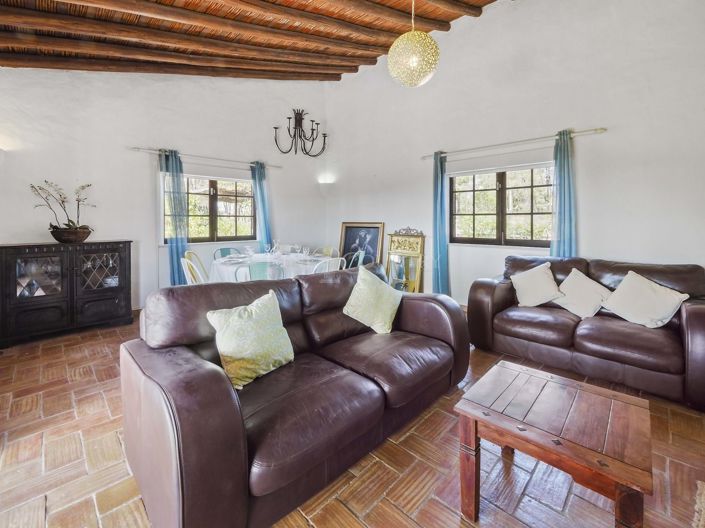 Image No.4-4 Bed Property for sale