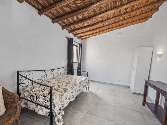 Image No.5-4 Bed Property for sale