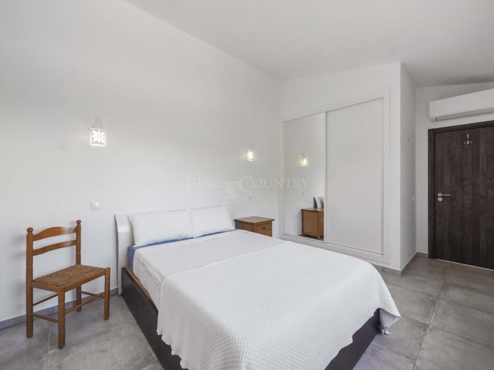 Image No.8-4 Bed Property for sale