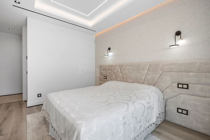 Image No.19-4 Bed Property for sale