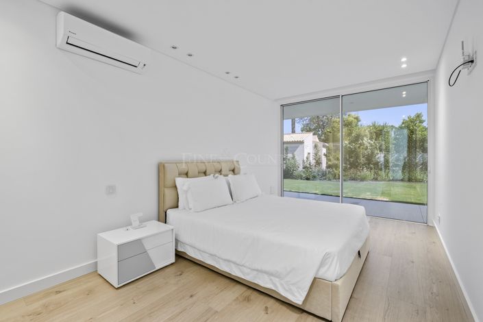 Image No.12-3 Bed Property for sale