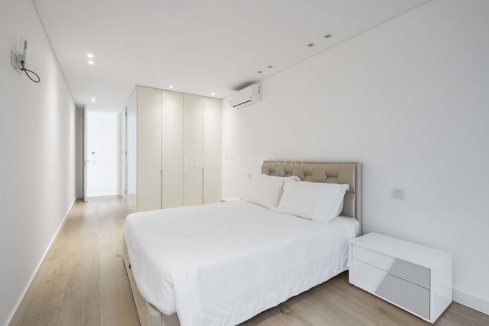 Image No.13-3 Bed Property for sale