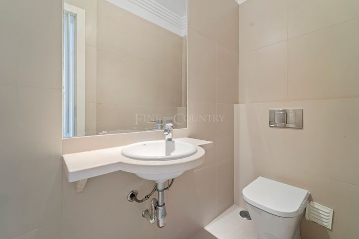 Image No.30-2 Bed Townhouse for sale