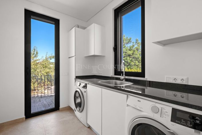 Image No.19-4 Bed Property for sale