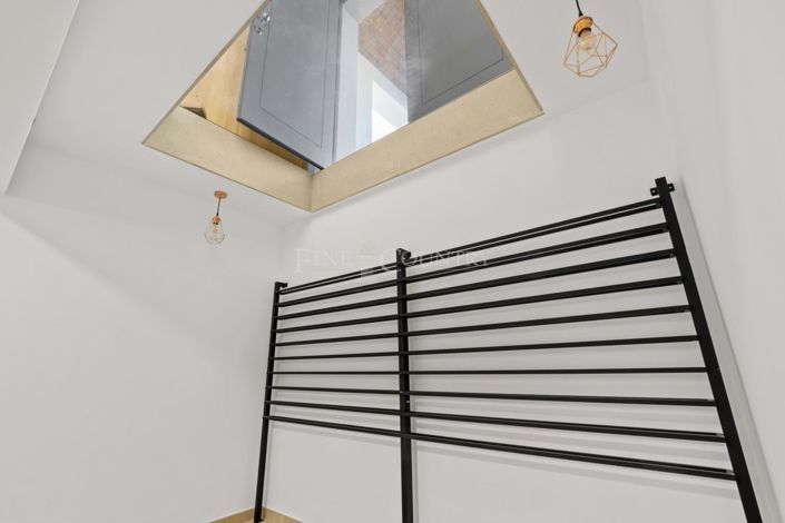 Image No.32-4 Bed Property for sale