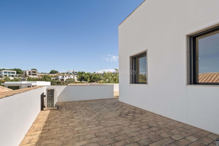 Image No.40-4 Bed Property for sale