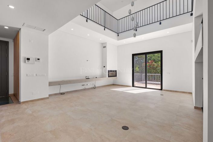 Image No.7-4 Bed Property for sale