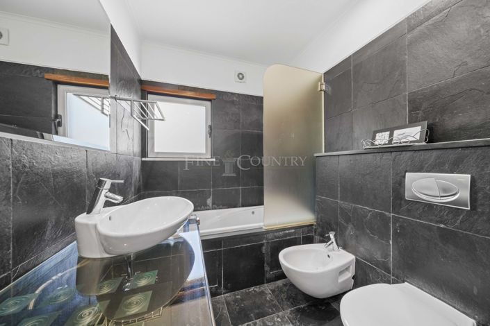 Image No.24-3 Bed Property for sale