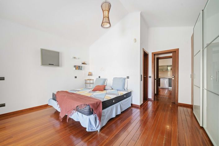 Image No.28-3 Bed Property for sale