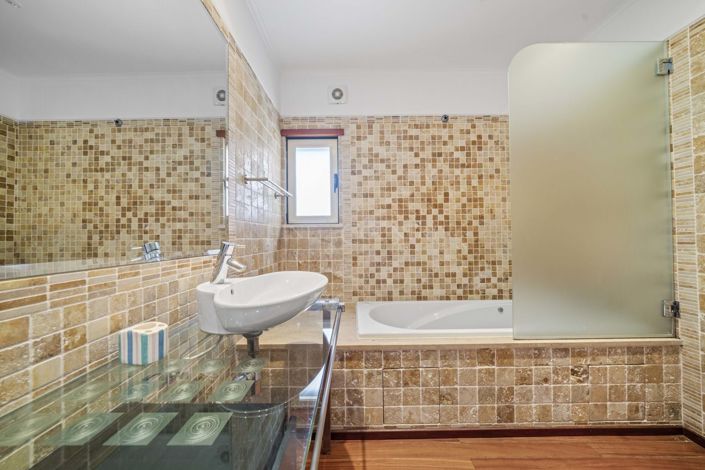 Image No.29-3 Bed Property for sale