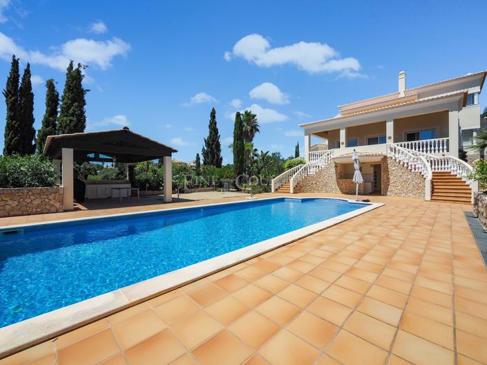 Image No.1-4 Bed Property for sale