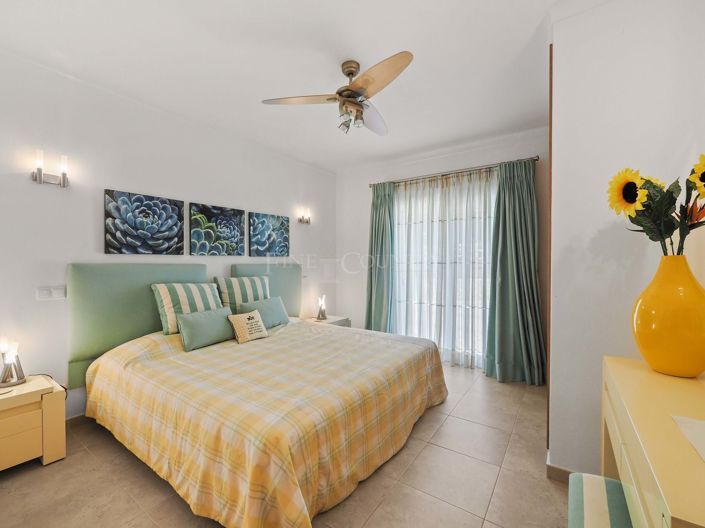 Image No.19-4 Bed Property for sale