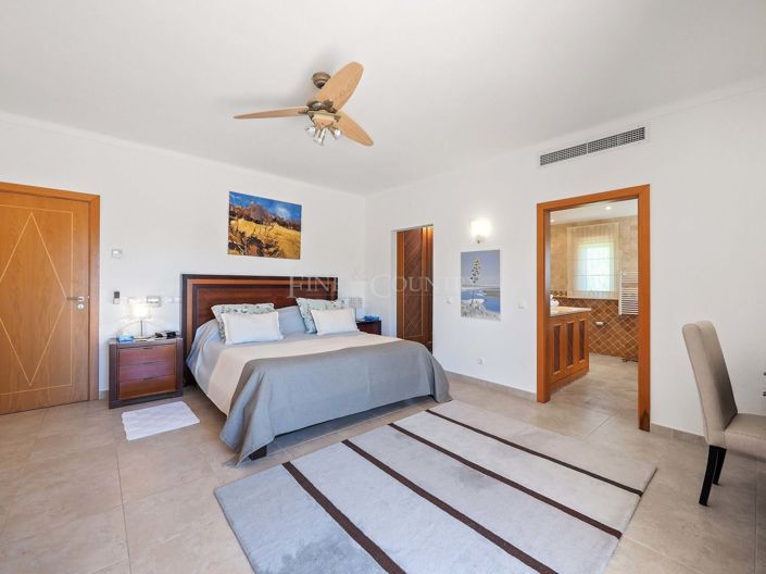 Image No.32-4 Bed Property for sale