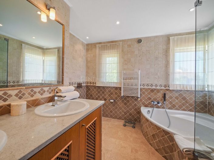 Image No.34-4 Bed Property for sale