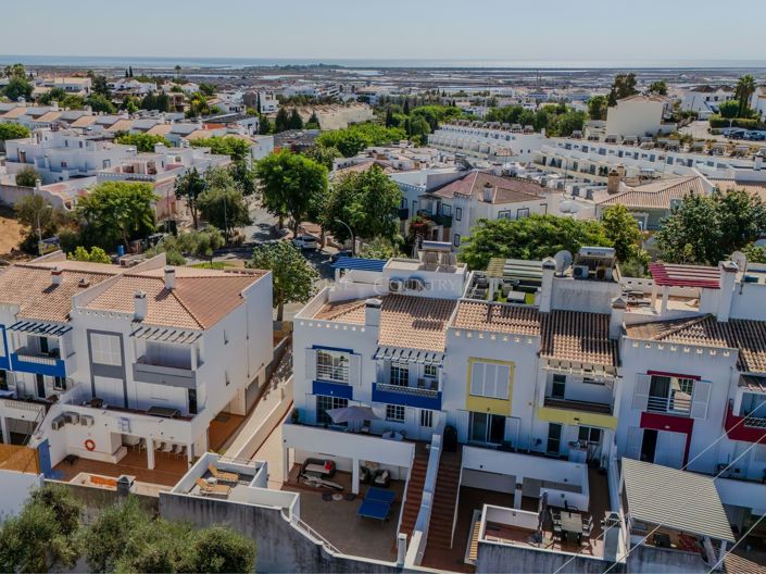 Image No.1-5 Bed Townhouse for sale