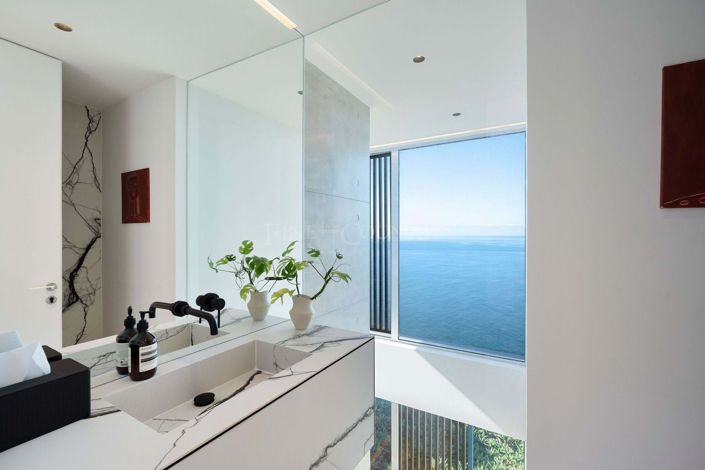 Image No.78-3 Bed Property for sale