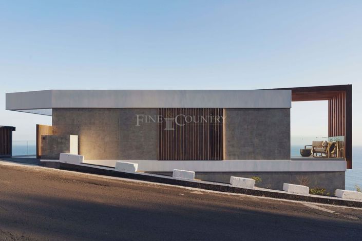 Image No.83-3 Bed Property for sale