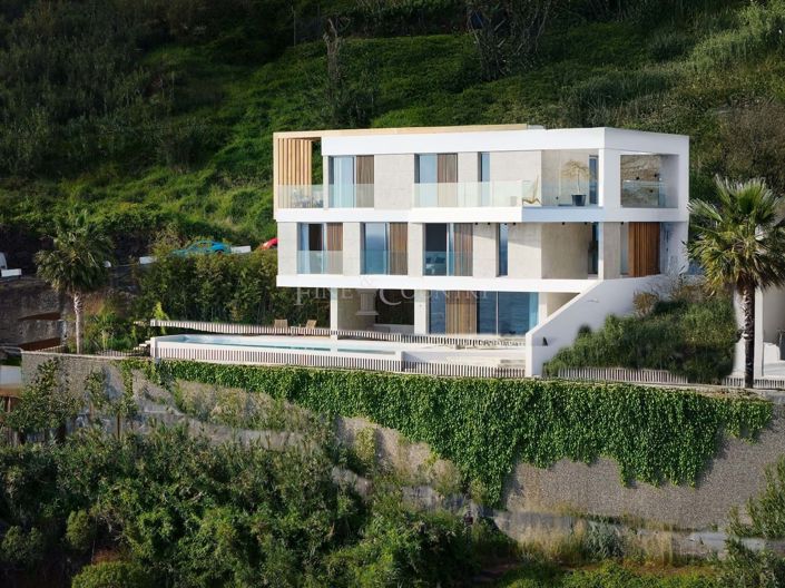 Image No.84-3 Bed Property for sale