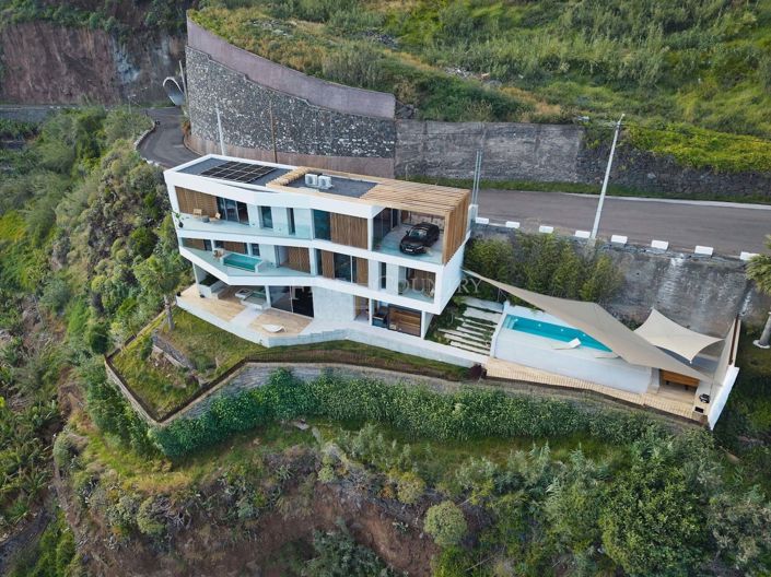 Image No.86-3 Bed Property for sale