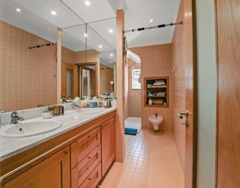 2104-357486-b952a8cbdbc2fd66601ce91bb265b9cce